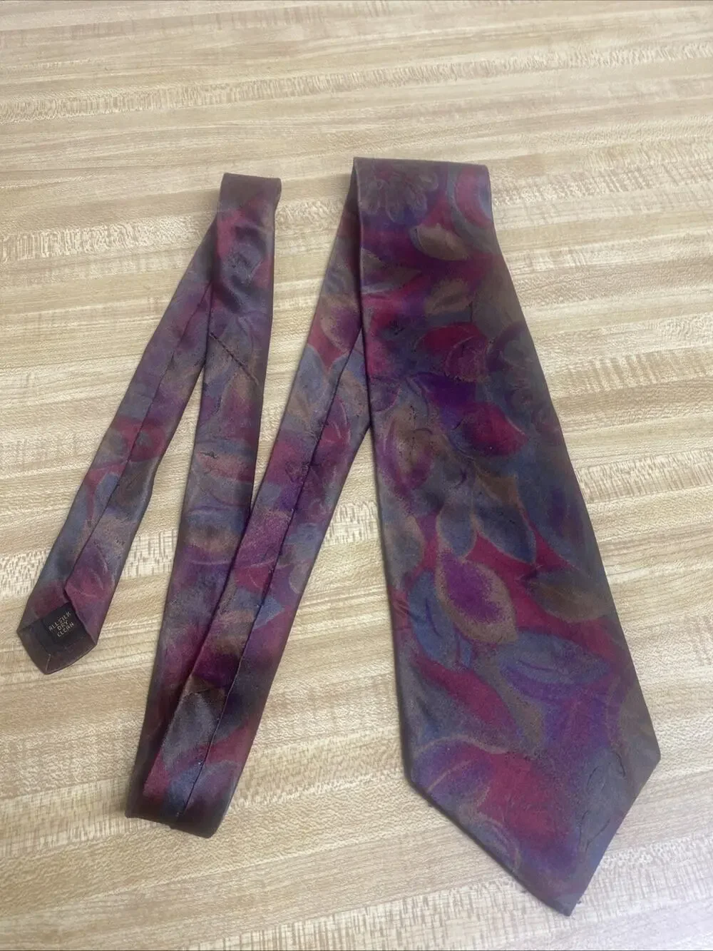 90s KARL LAGERFELD 100% Silk Men's Tie Made N Costa Rica Red Purple Muted Floral
